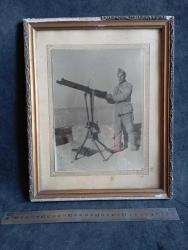 Oldukça eskilerden bir asker fotoğrafı camlı çerçeveli