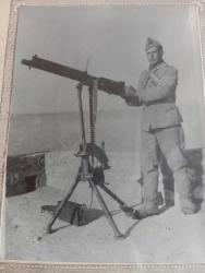 Oldukça eskilerden bir asker fotoğrafı camlı çerçeveli