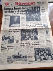 Hürriyet Gazetesi - 10 Mart 1961 - Anayasa Temsilciler Meclisine Tevdi Edildi - Adalet Partisi İdare Kurulu Toplantıya Çağrılacak - Orgeneral Cemal Gürsel'in Kabulleri - Seçim Tasarısının Tümü Kabul Edildi - Maliye Bakanı Kemal Kurdaş - Servet Beyanının Da Geçmişle Hiç Alakası Yok - Elizabeth Taylor İyileşiyor - Başkan Altay Ömer Egesel Bir Sanığı Salondan Çıkarttı - Ankara Üniversitesi Dil Tarih Coğrafya Fakültesinde Öğrenciler Dersleri Boykot Ettiler - Grip Vakaları Yüzünden Bütün Okullar Kapatıldı -  Ruslar Köpekli Bir Feza Gemisi Daha Attılar - Gün Battıktan Sonra Aşk Romanı Yazan Elizabeth Seiffert Yazı Dizisi - Dedektif Nik'in Maceraları Çizgi Roman - Doktorunuz Diyor Ki Hazırlayan Profesör Doktor Nuri Ergene - Sevmek Saadettir Aşk Ve Macera Romanı Çizen Faruk Geç - Paris'in Yeni Gözdesi Sophie Real - Stadlarda Taşkınlık Yapan Seyirciler Cezalandırılacak - Naci Erdem - Hilmi Kiremitçi - Fatoş Çizgi Roman - Güngörmüşler Çizgi Roman - Gökler Hakimi Gordon Çizgi Roman - Nilüfer