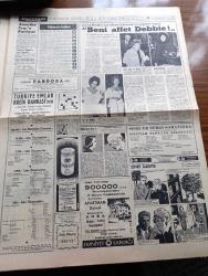 Hürriyet Gazetesi - 10 Mart 1961 - Anayasa Temsilciler Meclisine Tevdi Edildi - Adalet Partisi İdare Kurulu Toplantıya Çağrılacak - Orgeneral Cemal Gürsel'in Kabulleri - Seçim Tasarısının Tümü Kabul Edildi - Maliye Bakanı Kemal Kurdaş - Servet Beyanının Da Geçmişle Hiç Alakası Yok - Elizabeth Taylor İyileşiyor - Başkan Altay Ömer Egesel Bir Sanığı Salondan Çıkarttı - Ankara Üniversitesi Dil Tarih Coğrafya Fakültesinde Öğrenciler Dersleri Boykot Ettiler - Grip Vakaları Yüzünden Bütün Okullar Kapatıldı -  Ruslar Köpekli Bir Feza Gemisi Daha Attılar - Gün Battıktan Sonra Aşk Romanı Yazan Elizabeth Seiffert Yazı Dizisi - Dedektif Nik'in Maceraları Çizgi Roman - Doktorunuz Diyor Ki Hazırlayan Profesör Doktor Nuri Ergene - Sevmek Saadettir Aşk Ve Macera Romanı Çizen Faruk Geç - Paris'in Yeni Gözdesi Sophie Real - Stadlarda Taşkınlık Yapan Seyirciler Cezalandırılacak - Naci Erdem - Hilmi Kiremitçi - Fatoş Çizgi Roman - Güngörmüşler Çizgi Roman - Gökler Hakimi Gordon Çizgi Roman - Nilüfer
