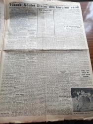 Cumhuriyet Gazetesi - 16 Eylül 1961 - Son Dakika Milli Birlik Komitesi İdamı Tasdik Etti - Yüksek Adalet Divanı Dün Kararını Verdi - 15 Sanık İdama 31'i Müebbet Hapse 408'i Çeşitli Hapis Cezalarına Mahkum Oldular -  5 Saat 20 Dakika Süren Dünkü Celsede 133 Sanık da Beraat Ettiler Hasta Olan Adnan Menderes Oturumda Hazır Bulunmadı - Adnan Menderes'in Örtülü Ödenek Davasından Dolayı Hazineye 4.877.778 Lira Ödemesi Kararlaştırıldı - Yassıada Duruşmasından Fotoğraf - Evvelki Gece Sabaha Karşı Uykuya Dalan Adnan Menderes Dün Uyanmadı Fotoğraf -  Son Celseye Ait İntibalar - Bir İğrenç Tecavüz Karşısında Yazan Reşat Ekrem Koçu - Haremde Bir Amerikalı Yazan Maurice Dekobra Yazı Dizisi - Bir Çeviri Üstüne Yazan Melih Cevdet Anday - Sovyetler Çok Katlı Bir Füze Denediler - Burhan Felek Köşe Yazısı - Dünya Döndükçe Yazan Hamdi Varoğlu - Resimli Roman Bankerin Milyonları Çizen Yves Sayol - Deniz Ağacı Edebi Roman Yazan Yaman Koray Yazı Dizisi - Patti Çizgi Roman - Bay Oscar Karikatür - Galatasaray