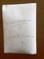 EMEL SAYIN'IN ORİJİNAL 2'Lİ FOTOĞRAF SETİ, 18 x 12 cm EBADINDA - SİYAH & BEYAZ - EMEL SAYIN'IN 1980'LERDEKİ BİR KONSERDE DİNLEYİCİLERDEN BİR BEBEĞİ ALIP KUCAKLADIĞI GÜZEL ANLARDAN 2 FARKLI KARE