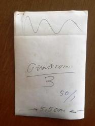 EMEL SAYIN'IN ORİJİNAL 2'Lİ FOTOĞRAF SETİ, 18 x 12 cm EBADINDA - SİYAH & BEYAZ - EMEL SAYIN'IN 1980'LERDEKİ BİR KONSERDE DİNLEYİCİLERDEN BİR BEBEĞİ ALIP KUCAKLADIĞI GÜZEL ANLARDAN 2 FARKLI KARE