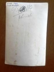 EMEL SAYIN'IN ORİJİNAL FOTOĞRAFI, 18 x 12 m EBADINDA - SİYAH & BEYAZ - EMEL SAYIN KENDİSİNİ YANAĞINDAN ÖPEN EŞİ İSMET KASAPOĞLU İLE BİRLİKTEYKEN ÇEKİLMİŞ ÇOK ÖZEL BİR KARE