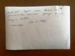 EMEL SAYIN'IN ORİJİNAL 2'Lİ FOTOĞRAF SETİ, 18 x 12 m EBADINDA - SİYAH & BEYAZ - EMEL SAYIN'IN BEBEK PARK GAZİNOSUNDA KALE KİLİT BAYİLERİ ADINA DÜZENLENEN ETKİNLİKTE ÇEKİLİŞ ÇEKTİĞİ ANLARDAN 2 FARKLI KARE (CEMİLE KUTGÜN İLE) - 26 ARALIK 1984