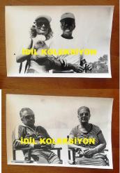 EMEL SAYIN'IN ORİJİNAL 2'Lİ FOTOĞRAF SETİ, 18 x 12 cm EBADINDA - SİYAH & BEYAZ - EMEL SAYIN'IN DAVID YOUNNES İLE TATİL YAPTIKLARI ANLARDA BİRLİKTE ÇEKİLMİŞ BİR FOTOĞRAFLARI ve EMEL SAYIN'IN ANNESİ SUAT SAYIN'IN DAVID İLE YANYANA OTURDUKLARI BİR KARE, 31 MAYIS 1986