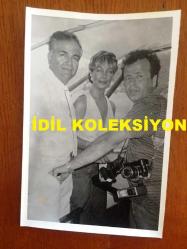 EMEL SAYIN'IN ORİJİNAL FOTOĞRAFI, 18 x 12 cm EBADINDA - SİYAH & BEYAZ - EMEL SAYIN'IN DAVID YOUNNES İLE TATİL YAPARKEN ÇEKİLMİŞ BİR FOTOĞRAF