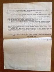 EMEL SAYIN'IN ORİJİNAL 4'LÜ FOTOĞRAF SETİ - EMEL SAYIN'IN DAVID YOUNNES İLE AYNI MASADA YER ALDIKLARI ANLARDA ÇEKİLMİŞ 4 FARKLI KARE ve EVLİLİKLERİYLE İLGİLİ HABER METNİNİN OLDUĞU DÖKÜMAN (DÖNEMİNE AİT, ORİJİNAL)