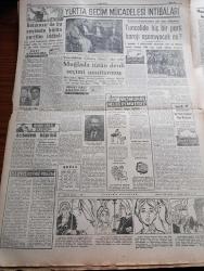 Cumhuriyet Gazetesi - 3 Ekim 1961 - Mısır Elçisine Ankara'yı Terketmesi Bildirildi - Çanakkale Hadisesi İle İlgili Tahkikata Dünkü Gelişmeler - Taşlıtarlanın Eski Demokrat Parti Ocak Başkanı Olan Hüseyin Kansız Örfi İdareye Verildi - Beyrut Elçilik Binasına Bomba Atan Şahıs Hala Yakalanamadı - Partilerin Radyo Konuşmaları - Samsunlu Vatandaş Çengel Hafız Seçim Neticesini Nasıl Görüyor - Çaresaz Yazan Halide Edip Adıvar Yazı Dizisi - Sinema Ve Jandarma Halil Yazan Cevat Fehmi Başkut Köşe Yazısı - Bay Oscar Karikatür - Profesör Nimbüs'ün Maceraları Çizgi Roman - Kürtler 3 Irak Askeri Uçağını Düşürmüşler - Panama Kanal İhtilafı Büyüyor - Yurtta Seçim Mücadelesi İntibaları - Tunceli'de Hiç Bir Parti Barajı Aşamayacak Mı - Resimli Roman Bankerin Milyonları Çizen Yves Sayol - Avrupa Şampiyon Kulüpler Turnuvasında Fenerbahçe'nin Rakibi Nürnberg 30 Ekimi Teklif Etti - Pele Hasta