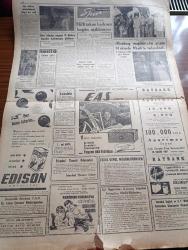 Cumhuriyet Gazetesi - 13 Ekim 1961 - İsmet İnönü'nün Dün Yaptığı Konuşmanın Tam Metni - Dün Taksim'de 100,000 Den Fazla Vatandaş Vardı - İstanbullu İsmet İnönü'yü Yağmur Altında Dinledi - Ekrem Alican Politika Cambazlarına Şiddetle Çattı -  Ragıp Gümüşpala Kayserilileri Kızdırdı - NATO Mali Heyetine Durumumuz Bütün Açıklığı İle Anlatılacak - Yüksek Adalet Divanı Duruşma Öncesi Çalışmalarına Başladı - Çaresaz Yazan Halide Edip Adıvar Yazı Dizisi - Amerikan Başkanı Kennedy'nin Dünkü Basın Toplantısı - Irak Petrol Şirketleriyle Yaptığı Müzakereleri Kesti - X 15 Roket Uçağı Fezada Yeni Bir Rekor Kırdı - Bay Oscar Karikatür - Profesör Nimbüs'ün Maceraları Çizgi Roman - Nerede Pazar Orada Particiler Yazan Yaşar Kemal - Yurtta Seçim Mücadelesi İntibaları - Van'da Aşiret Oylarının Seçimde Büyük Rolü Olacak - Resimli Roman Bankerin Milyonları Çizen Yves Sayol - Güney Kore'ye Karşı Çıkacak Milli Takım Kadrosu Bugün Açıklanıyor - Galatasaray Kadro Dışı Oyunculardan Bir Takım Kurdu