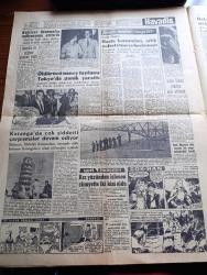 Havadis Gazetesi - 17 Eylül 1961 - Fatin Rüştü Zorlu İle Hasan Polatkan Dün İdam edildi - Hasan Polatkan'ın İdamı Fotoğraf - Fatin Rüştü Zorlu'nun İdamı Fotoğraf - Adnan Menderes'in Sıhhi Durumunun İyiye Doğru Gittiği Bir Tebliğle Bildirildi -  Yuvarlak Masa Müşterek Beyannamesinin Neşredilmeyen Kısımları Da Dün Açıklandı - Cemal Gürsel Dört Parti Başkanı İle Görüştü - Hastalığı Devam Ettiği İçin Adnan Menderes'in Hükmü İnfaz Edilemedi - Dedektif Kerry Drake Çizgi Roman - Si Sinyorita Yazan İsmet Yenisey Yazı Dizisi - Aşk Huzur Ve Parti Yazan Hans Hellmut Kirst - Gina Lolobrigida Ve Sophia Loren'e Yeni Bir Rakip Daha - Rock Hudson İle Doris Day Ateşli Sahne -  Babil Kulesi Yeniden İnşa Edilecek - Gök Han Yazan Ve Çizen İsmet Kırdar - Batı Almanya'da Genel Seçimler Yapılıyor - Fenerbahçe Ve Beşiktaş'tan Sonra Galatasaray'da Puan Dağıtımına Başladı - Beşiktaş İstanbulspor'la Berabere Kaldı - Kasımpaşa Karagümrüğü Dün 4 3 Mağlup Etti - Spor Toto Hasılatı