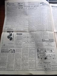 Cumhuriyet Gazetesi - 1 Aralık 1963 - Günün Notları Yazan Ecvet Güreşin Köşe Yazısı - Amerika'dan Dönen İsmet İnönü Koalisyon Konusunda Şunları Söyledi Yeni Bir Tecrübeye Daha Girmeye Niyetli Değilim - Ferit Melen 1964 Yılı Bütçesinin Ana Hatlarını Dün Basına Açıkladı - Türkiye Mali Polis Teşkilatı Kuruldu - Türkiye'nin Bütün Telefon İhtiyacı 3 4 Yıl İçinde Tamamen Karşılanacak - Doğudaki İdari Yasak Bölgelerden 9 u Kalktı - Belçika Hükümeti 1964 Yılında Türkiye'den 15 Bin İşçi İstiyor - Oyun Yazan Somerset Maugham Yazı Dizisi - Tarihi Anlamak Yazan İlhan Selçuk Köşe Yazısı - 1963 1964 Yunus Nadi Armağanı Atatürkçülük Mü Yazan Yusuf Ziya Ulusoy - Sovyet Amerikan Buğday Müzakerelerin Dün Kesildi - Kennedy'nin Katili Oswald Rusya Hakkında Bir Kitap Yazıyormuş - Dünya Tarihinde Büyük Siyasi Davalar Yazan Samih Tiryakioğlu Yazı Dizisi - Şarkıları Ve Filmleri İle Ün Yapmış Bir Yıldız Dalida İstanbul'da - Başkanlara Suikastlar Derleyen Nüzhet Baba - Fenerbahçe Galatasaray Maçı