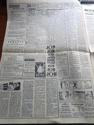 Cumhuriyet Gazetesi - 22 Şubat 1964 - İsmet İnönü'ye Suikast - Suikastçi Başbakan İsmet İnönü'ye Dört Metre Mesafeden Tabanca İle Üç El Ateş Etti İsabet Kaydedemedi - Suikastçi Mesut Suna Kayseri'de Çalışan Bit Elektrik İşçisi - Olay Anında İsmet İnönü'nün Yanındaki Tek Gazeteci Cumhuriyet Muhabiri Haluk Besen Anlatıyor - Suikast Yazan Ecvet Güresin - Suikastçının Eşi İle Çocukları Dün Nezaret Altına Alındı - İlhan Selçuk Köşe Yazısı - Bay Oscar Karikatür - Herkesin Cenneti Yazan Rikkat Köknar Yazı Dizisi - Haftanın Olaylarında Toplu Bakış Yazan Hilmi Yavuz - Öldüren Sir Çizgi Roman - 40 Yıl Önce Meclis Kuranı Kerim'in Tercümesini Kabul Etti - Zencilerin Çilesi Yazan Vecdi Kızıldemir Yazı Dizisi - Beşiktaş'ın İzmir'de Karşıyaka İle Oynuyor - İsmet İnönü'ye Suikast Teşebbüsü Olayı İle İlgili Diğer Resimler