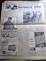 Cumhuriyet Gazetesi - 22 Şubat 1964 - İsmet İnönü'ye Suikast - Suikastçi Başbakan İsmet İnönü'ye Dört Metre Mesafeden Tabanca İle Üç El Ateş Etti İsabet Kaydedemedi - Suikastçi Mesut Suna Kayseri'de Çalışan Bit Elektrik İşçisi - Olay Anında İsmet İnönü'nün Yanındaki Tek Gazeteci Cumhuriyet Muhabiri Haluk Besen Anlatıyor - Suikast Yazan Ecvet Güresin - Suikastçının Eşi İle Çocukları Dün Nezaret Altına Alındı - İlhan Selçuk Köşe Yazısı - Bay Oscar Karikatür - Herkesin Cenneti Yazan Rikkat Köknar Yazı Dizisi - Haftanın Olaylarında Toplu Bakış Yazan Hilmi Yavuz - Öldüren Sir Çizgi Roman - 40 Yıl Önce Meclis Kuranı Kerim'in Tercümesini Kabul Etti - Zencilerin Çilesi Yazan Vecdi Kızıldemir Yazı Dizisi - Beşiktaş'ın İzmir'de Karşıyaka İle Oynuyor - İsmet İnönü'ye Suikast Teşebbüsü Olayı İle İlgili Diğer Resimler