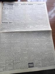 Cumhuriyet Gazetesi - 22 Şubat 1964 - İsmet İnönü'ye Suikast - Suikastçi Başbakan İsmet İnönü'ye Dört Metre Mesafeden Tabanca İle Üç El Ateş Etti İsabet Kaydedemedi - Suikastçi Mesut Suna Kayseri'de Çalışan Bit Elektrik İşçisi - Olay Anında İsmet İnönü'nün Yanındaki Tek Gazeteci Cumhuriyet Muhabiri Haluk Besen Anlatıyor - Suikast Yazan Ecvet Güresin - Suikastçının Eşi İle Çocukları Dün Nezaret Altına Alındı - İlhan Selçuk Köşe Yazısı - Bay Oscar Karikatür - Herkesin Cenneti Yazan Rikkat Köknar Yazı Dizisi - Haftanın Olaylarında Toplu Bakış Yazan Hilmi Yavuz - Öldüren Sir Çizgi Roman - 40 Yıl Önce Meclis Kuranı Kerim'in Tercümesini Kabul Etti - Zencilerin Çilesi Yazan Vecdi Kızıldemir Yazı Dizisi - Beşiktaş'ın İzmir'de Karşıyaka İle Oynuyor - İsmet İnönü'ye Suikast Teşebbüsü Olayı İle İlgili Diğer Resimler
