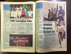 FOTOSPOR GAZETESİNİN DERGİ EKİ, ALMANAK'90 ARALIK - (1990) - DERBİLER CİM-BOM'A YARADI - PARSAN 11 ALTIN ADAM'I SEÇİYOR - GÖKHAN KESKİN BEŞİKTAŞ - PİOTR NOVAK BAKIRKÖY SPOR - GALATASARAY LİGİN EN ÇOK KAZANANI - TANJU ÇOLAK 11 GOLLE BAŞLADI - BEŞİKTAŞ LİGİN TEK YENİLMEYEN EKİBİ - FENERBAHÇE'DEN MUHTEŞEM FİNAL - GALATASARAY'LI CÜNEYT DÜNYA KARMASINDA - KOSECKİ'Lİ GALATASARAY KONYA'YI TEK GOLLE GEÇTİ - BAYANLAR BASKETBOL GALATASARAY LİDER - KARATE, HALDUN ALAGAŞ - ATA ZORLU - EMLAKBANK YENİLMİYOR - TMO NAMAĞLUP - ATATÜRK KOŞUSU ZEKİ ÖZTÜRK'ÜN - ULUSLARARASI MOTOKORS YARIŞI MEZARCI LAKAPLI YILMAZ AKBAŞ'IN - MASATENİSİ LİDERİ EFES PİLSEN - 32 SAYFA TAM TAKIM SPOR DERGİSİ