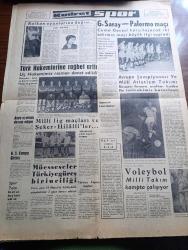 Kudret Gazetesi - 28 Ağustos 1962 -  Ulay'dan Yazan Sıtkı Ulay Köşe Yazısı - Cemal Gürsel Amerikan Başkan Yardımcısı Johnson İle Görüştü - Büyük Facia Demirci'de  200 Ev 200 Halı Tezgahı Kül Oldu - Menderes Ailesi Dün Yargılandı - 30 Ağustos Programı Belli Oldu - Yabancı Sermayeye Teşvik - Aynoroz'da Bir Kadın Yazan Maryse Choisy Yazı Dizisi - Siyaset Aleminde Amerika'daki Kübalı'lar Meselesi Yazan Tuğrul Tuna - Amerika Venüs'e Uzay Aracı Gönderdi - De Gaulle'e Suikastı Murat Mı Yaptı - Röportaj Moda Dünyasında Şık Ve Zarif Kadın Nasıl Olur - Dehşet Yolcuları Yazan Eric Ambler Yazı Dizisi - Ankara Radyosu Programı - Galatasaray Palermo Maçı - Balkan Oyunlarına Doğru Yazan Lütfi Aktaş - Türk Hakemlerine Rağbet Arttı Üç Hakemimiz Resmen Davet Edildi - Avrupa Şampiyonası Ve Milli Atletizm Takımı - Voleybol Milli Takım Kampta Çalışıyor - Türkiye Kupası Maçları - Spor Toto Biletleri Bayilere Verildi - Galatasaray Kampa Giriyor - Asya Oyunları Devam Ediyor - Hakem Muzaffer Savran