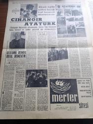 Yeni Sabah Gazetesi - 10 Kasım 1963 - Atatürk'ü Anıyoruz - Büyük Kurtarıcının 25. Ölüm Yıldönümü Münasebetiyle Yurtta ve Dünyada Anma Törenleri Tertip Edildi - Cemal Gürsel Ne Mutlu Atatürk'e Layık Olabilene - İsmet İnönü Yüreğimizin Bütün Minneti İle Anıyoruz - Atatürk Portresi Çizim Çetin A. Özkırım - John F. Kennedy Atatürk Bu Yüz Yılın En Büyük İnsanlarından Biri - Sir Douglas Home Atatürk'ü Kahraman Asker Olarak Saygı İle Yad Ediyorum - Dr.  Tevfik Rüştü Aras Büyük Sarı Efe'yi Anlatıyor - Değirmen Bülbülü Çizen Abdullah Turhan - Atatürk Yeşil Renge Vurgundu - Cihangir Atatürk Yazan Ordinaryüs Profesör Doktor Sadi Irmak - Büyük Millet Meclisinin İlk Hariciye Vekili Yusuf Kemal Tengirsenk Atatürk Demek İdeal Demektir Dedi - Beşiktaş PTT'yi Yenemedi 0 0 - Hacettepe Göztepe'yi Yenemedi - Avrupa Milli Takımlar Kupası İçin Yapılacak İtalya Rusya Maçı - Vefa ve Karagümrük Galip