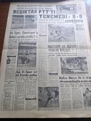 Yeni Sabah Gazetesi - 10 Kasım 1963 - Atatürk'ü Anıyoruz - Büyük Kurtarıcının 25. Ölüm Yıldönümü Münasebetiyle Yurtta ve Dünyada Anma Törenleri Tertip Edildi - Cemal Gürsel Ne Mutlu Atatürk'e Layık Olabilene - İsmet İnönü Yüreğimizin Bütün Minneti İle Anıyoruz - Atatürk Portresi Çizim Çetin A. Özkırım - John F. Kennedy Atatürk Bu Yüz Yılın En Büyük İnsanlarından Biri - Sir Douglas Home Atatürk'ü Kahraman Asker Olarak Saygı İle Yad Ediyorum - Dr.  Tevfik Rüştü Aras Büyük Sarı Efe'yi Anlatıyor - Değirmen Bülbülü Çizen Abdullah Turhan - Atatürk Yeşil Renge Vurgundu - Cihangir Atatürk Yazan Ordinaryüs Profesör Doktor Sadi Irmak - Büyük Millet Meclisinin İlk Hariciye Vekili Yusuf Kemal Tengirsenk Atatürk Demek İdeal Demektir Dedi - Beşiktaş PTT'yi Yenemedi 0 0 - Hacettepe Göztepe'yi Yenemedi - Avrupa Milli Takımlar Kupası İçin Yapılacak İtalya Rusya Maçı - Vefa ve Karagümrük Galip