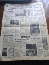 Yenigün Gazetesi - 25 Kasım 1970 - Ve Sıkıyönetim İşçiler Önünde Mahkum Olmuştu - Türkocağında Dinamit Ve Demir Çubuk Ele Geçti - Komando Gençler Üç Öğrenciye İşkence Yaptı - Ferruh Bozbeyli Yeni Parti'nin 20 Aralığa Kadar Kurulacağını Açıkladı - Komando Dursun Özkuzucu'nun Ölümündeki Esrar Kalkmadı - İstanbul Teknik Üniversite Rektörü Kazım Ergün İstifa Ederken Öğrenciler De Boykota Girdi - Adana'da İşçi Köylü Yürüyüş Yapacak - İşkence Yazan Mahmut Makal - Devrimci Yayınlar Yazan Nazım Bayata - Savaş Ve Sevgi Çizen S. Özcan - Gazze Bölgesi Halk Kurtuluş Cephesi Komutanı Yardımcısı Yusuf El Katip Öldürüldü - Şilide İktidara Gelmiş Olan Salvador Allende - Ürün Üretici Ve Kavga Yazan Kemal Yazgan Yazı Dizisi - Hababam Sınıfının Peşisıra Yazan Rıfat Ilgaz Yazı Dizisi - Uzun Zaman Milli Takım Antrenörlüğü Yapmış Olan Adnan Süvari - Altınordu Kulübünün İsmi Değişmeyecek - Altay Fenerbahçe Maçını Bayramda Oynamak İstiyor - Ramazanda Club Playboy Sunar Öztürk Serengil