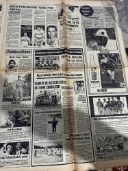 İNCİ SPOR GAZETESİ VE TERCÜMAN GAZETESİ SPOR SERVİSİ GAZETESİ - 19 ARALIK 1974 -Bekir boran-Almanya’ya ilk giren gazete tercüman-lubanski -İngiltere’nin Dünya Kupası-muhteşem İngiltere-Bayern München -Ergün hiçyılmaz-Necmi Tanyolaç-ligmanzarası Kartal’a değişti-bir dinç-İngiliz milli takım-Çekoslovakya futbolu-Eyüp karadayı-ihap Subaşı-boksör Buakenburg -Mustafa’nın gol krallığı-neriman Tekil-dünya karması Kadıköy Gedikli Sokak‘tan Necmettin Erol-fenerbahçeli milliler-Bahattin karslı-basketbolumuzun temel taşı Ankara-doğaner savaş-Mehmet gönenç Bilecik’te-macar antrenörü verse öyözü -Dinçer Erol-Cengiz Özdoğan-Osman Sayın-hamdi Özer Orduspor-milli mensucat Adana boks Şampiyonu-kırklareli Spor-korutürk Ersin Aydın-İslam Cup-Doğan Babacan dördüncü turda-Kemal Belgin-Necip kapandı-Fenerbahçe genç takım ersoy ve Serkan-