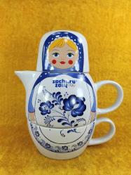 RUSYA SOCHI.RU 2014 OLİMPİYAT OYUNLARI HATIRASI MATRUŞKA BEBEK RESİMLİ PORSELEN DEMLİK VE FİNCAN