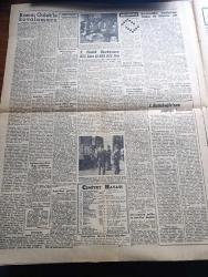 Zafer Gazetesi - 27 Mart 1956 - Reisicumhur Celal Bayar'ın İstanbul'dan Trakya Sel Bölgesine Gitti - Celal Bayar'a Çorlu'da Yapılan Tezahürat - Başvekil Adnan Menderes İstanbul'da Fotoğraf - Birleşik Amerika'da Seçim Hazırlığı Şiddetlendi - İngiltere'nin Orta Doğu Politikası Bağdat Patkına Dayanmaktadır - Birleşik Amerika Devleti Memleketimizdeki Yangın Sel Ve Zelzele Felaketzedelerine 14 Milyon Dolarlık Yardım Yaptı - Onun Karısı Çeviren B.B. Yazı Dizisi - Film Yıldızı Ve 1952  Türkiye İkinci Güzeli Ayfer Feray Puro Tuvalet Sabunu Kullanıyor - Buzlar İçinde Yazan Hammond İnnes Yazı Dizisi - Amerika'da Yılın Artisti Seçilen İsveçli Anita Ekberg - Sabah Keyfi Yazan Necdet Rüştü Efe - Türkiye Emlak Bankasının 955 Karı 11.495.925 lira - Atletizmde Yurt İçi Ve Dışı Yapılacak Temaslar - Demirsporlar Güreş Şampiyonası Eskişehir Takımı Birinciliği Kazandı - Beynelmilel Boston Maraton Yarışı Yusuf Akkaya Davet Edildi - En Uzun Boylu Televizyon Yıldızı Ann Talbot