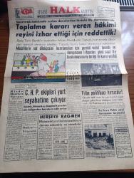 Siyasi Halk Gazetesi - 28 Temmuz 1956 - Bizde Hürriyet Savaşı Yazan Hüseyin Cahit Yalçın Köşe Yazısı - Gazetemiz Hakkında Açılan Davalardan Birinin İlk Duruşmasında Toplatma Kararı Veren Hakimi Reyini İzhar Ettiği İçin Reddettik - Patlıcan Domates Şeftali Üzüm İhracından 500,000 Dolar Gelecekmiş - Filan Politikacı Hırsızdır - Balkan Paktı Aktif Durumunu Kaybetti - Demokrasi Ve Diktatörlük - Kenarın Dilberi Yazan Orhan Kemal Yazı Dizisi - Selanikten Lozana Yazan Behçet Cemal Köşe Yazısı - Kıbrıs'ta Bir Türk Öldürüldü - Patrik Athenagoras Türk Ortodoks Kilisesinin Bir Ölüsünü Rum Mezarlığına Gömdürmedi - Beyaz Elbiseli Cani Yazan İsmet Yenisey - Albay Nasır Şimdi Hangi Yolu Tutacak - Nasreddin Hoca Diyor Ki Karikatür - Kansere Dair Yeni Buluş -  Atasözleri Karikatür Köprüyü Geçene Kadar Ayıya Dayı Derler - Tarihi Roman Cinci Hoca Çizen Ratip Tahir Burak - Resimli Hikâye Çarıklı Diplomat Şaban Ağa Çizen Mim Uykusuz