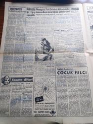 Siyasi Halk Gazetesi - 28 Temmuz 1956 - Bizde Hürriyet Savaşı Yazan Hüseyin Cahit Yalçın Köşe Yazısı - Gazetemiz Hakkında Açılan Davalardan Birinin İlk Duruşmasında Toplatma Kararı Veren Hakimi Reyini İzhar Ettiği İçin Reddettik - Patlıcan Domates Şeftali Üzüm İhracından 500,000 Dolar Gelecekmiş - Filan Politikacı Hırsızdır - Balkan Paktı Aktif Durumunu Kaybetti - Demokrasi Ve Diktatörlük - Kenarın Dilberi Yazan Orhan Kemal Yazı Dizisi - Selanikten Lozana Yazan Behçet Cemal Köşe Yazısı - Kıbrıs'ta Bir Türk Öldürüldü - Patrik Athenagoras Türk Ortodoks Kilisesinin Bir Ölüsünü Rum Mezarlığına Gömdürmedi - Beyaz Elbiseli Cani Yazan İsmet Yenisey - Albay Nasır Şimdi Hangi Yolu Tutacak - Nasreddin Hoca Diyor Ki Karikatür - Kansere Dair Yeni Buluş -  Atasözleri Karikatür Köprüyü Geçene Kadar Ayıya Dayı Derler - Tarihi Roman Cinci Hoca Çizen Ratip Tahir Burak - Resimli Hikâye Çarıklı Diplomat Şaban Ağa Çizen Mim Uykusuz
