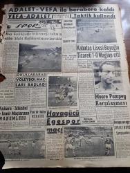 Son Telgraf Gazetesi - 3 Kasım 1955 - Muş'a İlk Giren Tren Ve Doğu Yazan Etem Izzet Benice Köşe Yazısı - Ürdün'e Gitmekte Olan Celal Bayar İskenderun'da - Misafir Alman Heyeti Şerefine Tatbikat Yapıldı - Belediye Seçimleri İçin Propagandaya İzin Verildi -  Başvekil Adnan Menderes İstanbul'a Geldi - Ankara Üniversitesi Dün Tedrisata Başladı - On Bin Otomobil Lastiği Yeniden Tevzi Edilecek - 19'lar Yeni Bir Parti Kurmak Fikrinde - İki Profesör Tahir Taner Ve Muammer Raşit Sevig Emekliye Ayrıldı - Abbasiler Yazan Y.O. Yazı Dizisi - Gümrüklerdeki Filmler Hala Niye Dağıtılmadı - Kraliçe Süreyya Bütün Paris'in Kalbini Fethetti - Kankusan Gelin Yazan A. Vedad Akın Yazı Dizisi -  Hergeleci İbrahim Yazan Ahmet Fikri Kündecioğlu Yazı Dizisi - Havagücü Egespor Maçı - Sunderland Dynamo İle Karşılaşacak - Adalet Vefa İle Berabere Kaldı - Kabataş Lisesi Beyoğlu Ticareti 1 0 Mağlup Etti - Fenerbahçe Stadında Karşılaşan Galatasaray Ve Kuleli Berabere Kaldı - Okullararası Voleybol Maçları Başladı