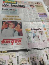 SABAH MELODİ GAZETESİ VE SABAH TELERAMA GAZETESİ KADINLARA ÖZEL GAZETESİ - 19 Şubat 1993 -Karikatürler-Walt Disney/Boncuk-Mort Walker-Dick Browne/Bizim Aile-Tom Armstrong/Marvin-Graham Allen-John Dodd/Kral Kedi-Süleyman Turan/Dön Artık-Astroloji-Bülent Kısa-Klinik-Meltem Pusat-Telerama Programı-Sabah Filmleri-Öğlen Filmleri-Akşam Filmleri-Erdoğan Sevgin-kayahan'ın marina konseri-bir başka gece-cümbüş sokak-yasemin bozkurt-ali öztürk-ebru gündeş-kibariye-nurhan damcıoğlu-cuma postası-nejat alp-yüksel uzel-muammer ketencioğlu-kahraman afyonoğlu-nisan gül-suna pekuysal-eğlence rüzgarı-ressam kiraz 82 Hülya ışık-aysun kocatepe-sadık kızılağaç-seren fosforoğlu-Enis fosforoğlu-suna keskin-lemançı damlı-özlem tezel-altan tezel-gönül yazar-güler kazmacı-reha yeprem-bülent şar-coşkun sabah-tuna serim kısa çizgim Ülkü Giray seçildi Boğaziçi üniversitesi-istanbul üniversitesi-kemal Çakmaklı-kayıp çocuklar-uyku bozukluğu-mafya peşinde-cüneyt arkın-orhan gencebay-ekrem bora-turgut özatay-ölüm