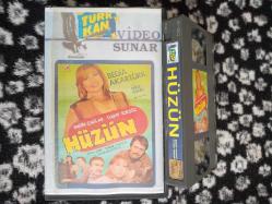 HÜZÜN 1984 Bedia AKARTÜRK ORJİNAL VHS, Bandrollü temiz kaset.