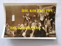 SANAT GÜNEŞİMİZ ZEKİ MÜREN'İN ORİJİNAL 3'LÜ FOTOĞRAF SETİ, - 18 x 12 cm EBADINDA 3 ADET FOTOĞRAF - ZEKİ MÜREN'İN ALMANYA KONSERİNDEN ÇEKİLMİŞ 3 FARKLI KARE