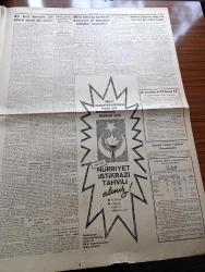 Cumhuriyet Gazetesi - 15 Temmuz 1960 - Kültür Seferberliği Gerekiyor Yazan Nadir Nadi Köşe Yazısı - Hükümet Programını Aldığı Yeni Kararlarla Dün Tatbikata Başladı - Arapça Ezanın Kalkması Ve Kur'an'ın Türkçe'ye Tercümesi Talep Edildi - Diyarbakır'da İnkılap Aleyhtarı Beyanname Dağıtan 41 kişi Tutuldu - Binicilerimiz Hamburg'da Birinci Oldu - Sabık Konya Valisi Cemil Keleşoğlu Dün Sabah Yassıada'da İntihar Etti - İkinci Cumhuriyetin İhtilal Meclisi Üyeleri 1 Yazan Cevat Fehmi Başkut Yazı Dizisi - Dümensiz Gemi Yazan Rikkat Köknar Yazı Dizisi - Siyasi Partilerimizde Doktrin İhtiyacı Yazan Aydemir Balkan - John Kennedy Başkan Adayı Seçildi - Burhan Felek Köşe Yazısı - Koruyucu Melekler Çizgi Roman - Resimli Roman Başkasının Günahı Çizen Yves Sayol -  Kaatil Kim Yazan Geo Duviç Yazı Dizisi - Fenerbahçe Kaptanı Naci Erdem Evlendi Fotoğraf - Galatasaray'ın Son Maçı Bugün Zenith İle - Beşiktaş'ın İlk Tur Rakibi Rapid Şampiyonaya Hazırlanmaya Başladı - Fenerbahçe Mali Krizi Halletti