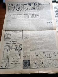 Cumhuriyet Gazetesi - 18 Temmuz 1960 - Memurların Siyasetle Uğraşmaları Yazan Feridun Ergin Köşe Yazısı - 6 7 Eylül Hadiseleri İle İlgili Yeni Tahkikat Açılıyor - İkinci Cumhuriyetin İhtilal Meclisi Üyeleri 4 Yazan Cevat Fehmi Başkut Yazı Dizisi - Albay Osman Köksal ile Görüşme - Sanayi Bakanı Muhtar Uluer Adana'da Petrol Sahasında - Orgeneral Cemal Gürsel Bu Sabah Doğu Bölgesinde Yurt Gezisine Çıkıyor - Belediye Yeni Bir Sistemle Çalışacak - Kok Kömürü Alacaklar Yeniden Tesbit Ediliyor - Davutpaşada Bulunan 173 Mahkumdan 30 u Hafta İçinde Serbest Bırakılıyor - Dümensiz Gemi Yazan Rikkat Köknar Yazı Dizisi - Tonguç Baba Ve Köy Enstitüleri Yazan Dr. Mediha Esenel - 9. Dil Kurultayı Yazan Hasan Ali Yücel Köşe Yazısı -  Birleşik Arap Cumhuriyeti Küba'dan Tütün Alıyor - Eski Eoka Mensupları Kıbrıs'ta Bir Parti Kurdu - Resimli Roman Başkasının Günahı Çizen Yves Sayol - Kaatil Kim Yazan Geo Duvic Yazı Dizisi  - Beşiktaş Atletizm Şampiyonu - Bisiklet Şampiyonasını Bedri Sakarya Kazandı