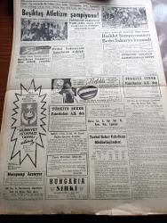 Cumhuriyet Gazetesi - 18 Temmuz 1960 - Memurların Siyasetle Uğraşmaları Yazan Feridun Ergin Köşe Yazısı - 6 7 Eylül Hadiseleri İle İlgili Yeni Tahkikat Açılıyor - İkinci Cumhuriyetin İhtilal Meclisi Üyeleri 4 Yazan Cevat Fehmi Başkut Yazı Dizisi - Albay Osman Köksal ile Görüşme - Sanayi Bakanı Muhtar Uluer Adana'da Petrol Sahasında - Orgeneral Cemal Gürsel Bu Sabah Doğu Bölgesinde Yurt Gezisine Çıkıyor - Belediye Yeni Bir Sistemle Çalışacak - Kok Kömürü Alacaklar Yeniden Tesbit Ediliyor - Davutpaşada Bulunan 173 Mahkumdan 30 u Hafta İçinde Serbest Bırakılıyor - Dümensiz Gemi Yazan Rikkat Köknar Yazı Dizisi - Tonguç Baba Ve Köy Enstitüleri Yazan Dr. Mediha Esenel - 9. Dil Kurultayı Yazan Hasan Ali Yücel Köşe Yazısı -  Birleşik Arap Cumhuriyeti Küba'dan Tütün Alıyor - Eski Eoka Mensupları Kıbrıs'ta Bir Parti Kurdu - Resimli Roman Başkasının Günahı Çizen Yves Sayol - Kaatil Kim Yazan Geo Duvic Yazı Dizisi  - Beşiktaş Atletizm Şampiyonu - Bisiklet Şampiyonasını Bedri Sakarya Kazandı