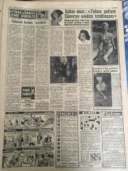 YENİ SABAH GAZETESİ 27 OCAK 1960 YIL :22 SAYI :7509---Cezayir de ki asiller silahı bırakmıyor ---CHP Ziraat Vekaleti Tahsisatını Az Buldu --Galata köprüsünün yeri değişiyor --Sarfedilmiş tahsisata ait tasarı  tenkidlere yol açtı ---Bir Jandarma Dur Emrini Dinlemeyen  Genci Vurdu --CHP li Mebuslar 13 Ayda 21 Bin Lira Ceza Ödediler ---Naim Tiralı dün cezasını çekmek için Bulancık  a hareket etti --İzmir DP Merkez bucağında iki  başkan vazife görüyor --Karaca da ki piyes : Siyavuşgil ---Radyo Programları --Cezayir de işler karıştı---Öğretmenlerle ilgili 3 kanun teklifi verildi --Chessman bir defa daha hakim huzuruna çıkacak ---Şimal in güzelleri :Cenub u tercih ediyor --Fethiye de zelzele oldu --Son Perde Açılıyor --Şehrimizde :Galatasaray -Beykoz ; Adalet  ,---Vefa ,İzmir de : Altay -Şekerhilal oynuyor ---Fenerbahçe İstişare Heyeti Fevkalade Kongre Aleyhinde --Beşiktaş Kızılyıldız  la haftaya karşılaşıyor --2. Devre Milli Lig Fikstürü --Kuyumlu ile Tosyalı istifa ettiler --