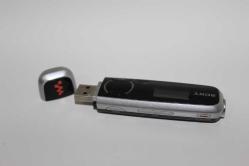 Sony marka 2 gb hafızalı mp3 çalar (pili tükenmiş durumda)