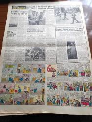 Hürriyet Gazetesi - 10 Temmuz 1960 - Trakya'da İlk Defa Petrol Bulundu - Petrol Kuleli'deki 1 No.lu Kuyudan 2700 metre Derinlikte Fışkırdı - İstanbul Barosu Gürültülü Bir Toplantı Yaptı - Sanayi Ve İhracat Kredileri Plafonla Kayıtlanmaksızın Limit Dışı Bırakıldı - Batı Trakya Türklerinde Huzursuzluk - Şahane Kadın Sevim Çağlayan Belvü Aile Gazinosunda - İsimsiz Kadın Aşk Ve His Romanı Yazan Theresa Drake Yazı Dizisi -  Mukaddes Sır Aşk Ve Macera Romanı Çizen Faruk Geç - Milli Birlik Komitesinin En Genç Üyesi Numan Esin'le  Bir Konuşma Yazan Nizam Payzın Yazı Dizisi - Hürrem Sultan Roman Yazan Feridun Fazıl Tülbentçi Yazı Dizisi - Brigitte Bardot'un Kardeşi Mijanou Hasetten Kendini Yiyor - Lefter Küçükandonyadis Kulübü İle Pazartesiye Mukavelesini Yenileyecek - Puşkaş Futbol Alemine Yeniden Nasıl Döndü - Beşiktaş Can Bartu'ya Dün 125 Bin Lira Teklif Etti - Fatoş Çizgi Roman - Güngörmüşler Çizgi Roman - 19 Mayıs Stadının Kapılarına Turnike Konuyor