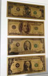4 ADET ALTIN VARAKLI HATIRA DOLAR YABANCI PARA SETİ KOLEKSİYONA.B.D. Liberty 1.000.000 USD (Bir Milyon Dolar), 100 Dolar, 2 Dolar ve 1 Dolar Altın Folyo 4'lü SET Çerçeveli (Beyaz) 21 cm - 30 cm Boyutunda (RESİMDEKİ ÜRÜN GÖNDERİLECEKTİR)