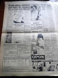 Yeni Sabah Gazetesi - 12 Temmuz 1960 - Muhakemeler Ne Zaman Köşe Yazısı - Türk Ceza Kanunu Tadil Edildi - Bayar Ailesinin 4 İlde 19 Gayrimenkulü Var - Ruslar Bir Amerika'nın Uçağını Daha Düşürdü - 9. Türk Dil Kurultayı - Saray Ve Müzelerde Sayım Yapılacak - Osman Bölükbaşı Dün Derhal Seçim Şartlara Uymaz Diyor - Haksız Alınan Binden Fazla Telefon Sıradaki Vatandaşa Verilecek - On Yılın Hikayesi Anlatan Saadet Çedikçi - Judd Saxon Çizen Ken Bald - Cafer İle Hürmüz Çizen Altan Erbulak - Hayk Mammer Çizen Oğuz Aral - Sadık Demir Çizen Rp Fuller - Uçan Adam Çizen Wayne Boring - Hasbi Tembeller Karikatür Çizen Mort Walker - Hatıralar Yaşadıkça Yazan F. Yerby Yazı Dizisi - Sovyet Polisinin Elinde Bir Amerikan Pilotu Çeviren Betül Dormen Yazı Dizisi - Güven Eller Mesulleri Hesap Soruyor -  Galatasaray İkinci Maçını Da Bakü'da 3 1 Kaybetti - Galatasaraylı İsmail Fenerbahçeli Olmak İstiyor