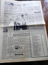 Ulus Gazetesi - 4 Temmuz 1964 - Değerli Misafirimiz Yazan Cihad Baban Köşe Yazısı - Pakistan ve İran Türkiye'nin Yanında - Pakistan Devlet Başkanı Eyüp Han Dün Geldi - Pakistan Dışişleri Bakanı Zülfikar Ali Butto - İran Dışişleri Bakanı Abbas Aram - Vietnam'a Gönderilen Uçaklar - Yunanistan Bir Konferans İçin Şart İleri Sürüyor - James Bond Yazan İan Fleming Çizen John Mclusky - Türk İngiliz Görüşmeleri Yazan Ahmet Şükrü Esmer Köşe Yazısı - Keloğlan Zümrüdüanka Çizen Şazi - Amerika Başkanı Johnson Dün Medeni Haklar Kanununun İmzaladı - Mayolar Daha Da Açıldı - Baykara Çizgi Roman - Doktor Fu Mançu Çizgi Roman - Hoppala Şevki - İkinci Dünya Savaşı'nda Alman Denizaltıları Yazan Saim Besbelli Yazı Dizisi - Hangi Okula Hangi Fakülteye - Çocuk Köşesi - Altay Kulübü Hakkında Tahkikat Açılıyor - Trabzon İdmanocağı Takımı Fotoğraf - 7. Uluslararası Ankara Tenis Turnuvası - Ulvi Yenal Kuraların Çekiminde Galatasaray Ve Fenerbahçe'yi Temsil Edecek