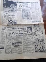Son Havadis Gazetesi - 8 Ekim 1965 - Bugün Varmış Yarın Yokmuş Yazan Mümtaz Faik Fenik Köşe Yazısı - Milli Eğitim Bakanı Cihat Bilgehan'ı Yıpratmak Uğruna Solcular Mağdur Öğrencileri Alet Etmeye Kalktılar - Adalet Partisi Lideri Süleyman Demirel Konyalılara Hitap Etti CHP'nin Toprak Reformu Hayaldir Dedi - Egeliler Bugün Adalet Partisi Mitingine Hazır - Yüksek Menderes Aydın'da Kadınlar Mitinginde Bir Konuşma Yaptı - Radyo Seçim Gecesi Sabaha Kadar Çalışacak - Yeni Türkiye Partisi Genel Başkanı Ekrem Alican Aşırı Sol Ve Sağ Diktaya Sürüklenmekten Kurtulmalıyız - Tarafsızlar Yazan Orhan Seyfi Orhon Köşe Yazısı - Hitler'in Yardımcısı Bormann Bir Ormanda Yaşıyor - Batu'nun Maceraları Yazan ve Çizen Yurdagün Göker - Endülüs'te İslam Cengaver peri Yazan Zuhuri Danışman - Nonoş Karikatür - Elektronik İnek - Semih Sergen Efes Otelinde Muhabirimiz Hüsnü Menge İle Görüşürken Fotoğraf - Çocuklar Ve Büyükler Oraloğlu Tiyatrosunun İlk Oyunu - Çeklere Karşı Ali Sami Yen Stadında Oynayacağız
