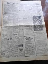 Son Havadis Gazetesi - 1 Aralık 1964 - Adalet Partisi Bütün İftiraları Kökten Çürüttü Yazan Mümtaz Faik Fenik Köşe Yazısı - Adalet Parti'nin Yeni İdarecileri Belli Oldu - Seçilmesi Bütün Yurtta Bayram Havası Yaratan Süleyman Demirel Göreve Başladı - Adalet Partisi Liderini İlk Tebrik Eden Cemal Gürsel Oldu - Genel İdare Kuruluma Seçilenler - Dokunulmazlıkların Kaldırılması Mevzuunda 13 Milletvekilinin İfadesi Alınacak - İhtilalci Yazan Talat Asal - Ortak Pazar Anlaşması Bugün Yürürlüğe Giriyor - Mübarek Miraç Gecesi Yazan Selahattin Şar - Talat Aydemir İsyanının İçyüzü Yazı Dizisi - Kara Sinan'ın Yeni Macerası Dişi Kartal Çizen Yurdagün Göker - İhtilafın Sonra Mısır Ve Nasır Yazan Ebu El Feth - Nonoş Çizen Buford Tune - İlk Gazeteci Şehit Hasan Tahsin Budur - Yeni Dans Letkiss - Gözlerimi Kaparım Vazifemi Yaparım Piyesi - Galatasaray Teknik Direktörü Gündüz Kılıç Ankara'yı Unutalım Hedefimiz Legia Dedi - Hakkı Yeten Beşiktaş Daha Da Gençleşecek Dedi