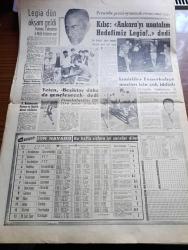 Son Havadis Gazetesi - 1 Aralık 1964 - Adalet Partisi Bütün İftiraları Kökten Çürüttü Yazan Mümtaz Faik Fenik Köşe Yazısı - Adalet Parti'nin Yeni İdarecileri Belli Oldu - Seçilmesi Bütün Yurtta Bayram Havası Yaratan Süleyman Demirel Göreve Başladı - Adalet Partisi Liderini İlk Tebrik Eden Cemal Gürsel Oldu - Genel İdare Kuruluma Seçilenler - Dokunulmazlıkların Kaldırılması Mevzuunda 13 Milletvekilinin İfadesi Alınacak - İhtilalci Yazan Talat Asal - Ortak Pazar Anlaşması Bugün Yürürlüğe Giriyor - Mübarek Miraç Gecesi Yazan Selahattin Şar - Talat Aydemir İsyanının İçyüzü Yazı Dizisi - Kara Sinan'ın Yeni Macerası Dişi Kartal Çizen Yurdagün Göker - İhtilafın Sonra Mısır Ve Nasır Yazan Ebu El Feth - Nonoş Çizen Buford Tune - İlk Gazeteci Şehit Hasan Tahsin Budur - Yeni Dans Letkiss - Gözlerimi Kaparım Vazifemi Yaparım Piyesi - Galatasaray Teknik Direktörü Gündüz Kılıç Ankara'yı Unutalım Hedefimiz Legia Dedi - Hakkı Yeten Beşiktaş Daha Da Gençleşecek Dedi