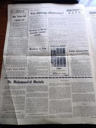 Hüryol Gazetesi - 22 Eylül 1966 - Adnan Menderes ve Fatin Rüştü Zorlu İdama Giderken Neler Söyledi - Adnan Menderes Kadere İnanan İnsanlar Daima Huzur İçinde Olurlar - Fatin Rüştü Zorlu Demişti Ki Biraz Sonra Cenabı Hakkın Huzuruna Çıkıyoruz Sakinim Ve Huzur İçindeyim Takdiratı İlahi Böyle İmiş Allah Memleketi Korusun Bu Da Bir Tecelli Ne Denir Ki - Adnan Menderes'in Mallarındaki Hacizler Kalktı - Adnan Menderes Hoca Efendi Sizin Yapmak İstediğiniz Vazifeyi Kendi Kendime İfa Ettim Siz Müsterih Olunuz Allah'a Şükredeceğim Kadere İnanan İnsanlar Daima Huzur İçinde Olurlar Dedi - Esasta Anlaşamıyoruz Yazan Muhammed Dirik Köşe Yazısı - Hz Muhammed ül Mustafa Hazırlayan Bilal Tunç - Batı Trakyadaki Türkler Yazan Naim Sarıcalı - Adnan Menderes'in Mevlidi Gözyaşları Arasında Okundu - Yaslı Geçirdiğimiz Zafer Bayramı Yazan - Yargıtay Başkanı İmran Öktem'in Konuşması İnfiale Uyandırdı - Türkiye Milliyetçi Gençlik Derneği Müfettişlerimize Hitaben Bir Beyanname Neşretti - Cemal Gürsel Defnedildi
