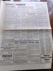 Hüryol Gazetesi - 12 Ekim 1964 - Dikkat Hazır Ol Köşe Yazısı Hüryol Köşe Yazısı - Eski Başvekil Merhum Adnan Menderes Fotoğraf - Celal Bayar Adnan Menderes Ve Mithat Dülge Hakkında Açılan Dava - Kabahat Bizim Yazanlar Muammer Dirik Köşe Yazısı - Bir Nurcu İmran Öktem'i Komünistlikle İtham Ederek Çumralı'yı Allah'a Şikayet Etti - Laikliğin Katilleri Yazan Sinan Omur Köşe Yazısı - İstiklal Marşı'ndan Kaçtık - Dini Bağışlar Babasını Kurtaran Çocuk - Komünizm Karşısında En Büyük Silah Maneviyattır Yazan Mehmet Akşit Köşe Yazısı - Kabus Olmaktan İleri Geçemiyen Bir Azınlık İktidarının Artık Başımızda Yeri Yoktur -  Kadın Gözü İle Yazan Nazife Tezel - Gazetemiz Sahibi Muammer Dirik'in Prangalı Hürriyet Davası Dolayısıyla Yüksek Temyiz Mahkemesine Gönderdiği Layiha - Haftanın Fantezileri Yazan İçimizden Biri - Türkiye Komünistleri Ve Faaliyetleri Hazırlayan Halil Dikici - Diyanet Teşkilatı Kanunu Nerede Yazan Haluk Durmaz - Satılmış Gafiller Kahrolsun İşte Komünizm Bir Bulgar Casusu açıkladı