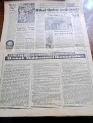 Adalet Gazetesi - 25 Eylül 1964 - Mareşal Fevzi Çakmak'ın Cenaze Töreni Adalet Köşe Yazısı - İçinde Bulunduğumuz Ahval Ve Şerait İcabı Ordu'da İzinler Dün Kaldırıldı - İstanbul'da Fırtına Hayatı Felce Uğrattı - Yeni Yüz Liralar 1 Ekim'de Çıkıyor - Demiryolcuların Grevi 18 Ekim'de - Affedilen 5 Siyasi Mahkumun Bugün Tahliyesi Muhtemel - On İki İmamın Birincisi İmamı Muazzama Hazreti Ali Yazan Mehmed Fadıl Yazı Dizisi - İşte İnönü Yazı Dizisi - Cafer Tayyar Paşa Kimdir - Kıran Kırana Yazan Kispetlioğlu Yazı - Suç Annemde Yazan Alberto Moravia Yazı Dizisi - Necip Fazıl Kısakürek'in Büyük Doğu Yayını 30 Eylül Günü Çıkıyor - Ankara İstanbul Radyosu - A Milli Takımımız İle Pazar Günü Oynayacak Polonya Bugün Geliyor - Inter Takımı Rövanşı dün Farklı Aldı - Gündüz Kılıç Galatasaray İle Anlaştı - Zabıtlara Göre 20 21 Mayıs Olaylarının İçyüzü Mamak Mahkemesi Duruşmaları Yazı Dizisi - Yugoslavya Avrupa Karmasına yenildi - DWS Amsterdam 3 Ekim'de İstanbul'da