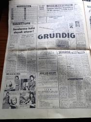Hürriyet Gazetesi - 22 Şubat 1964 - İsmet İnönü'ye Suikast - Kayserili Elektrikçi Mesut Suna Saat 12 de Başbakanlıktan Çıkan İsmet İnönü'ye 3 El Ateş Etti Fakat İsabet Ettiremedi - Ateş Sesi Duyulunca İsmet İnönü Gayrıihtiyarı Bu Suikast Dedi Yazan Necdet Çalp - Mesut Suna'ya 24 Yıl Hapis Cezası Verilecek - Suikastçı Hayranıyım Diye İsmet İnönü'den Randevu İstemiş - Ragıp Gümüşpala Olayı Tel'in Etti - Güneş Bazen Geç Doğar Aşk Ve Macera Romanı Çizen Faruk Geç - Kuruluşunun 118. Yıldönümünde Jandarma Hala Dayak Atıyor - Ayrılık Yılları Aşk Romanı Yazan Denise Robins Yazı Dizisi - Halk Üniversitesi Siyonizm - Süreyya Ağa Han'ın Hayatı Adlı Filmde Begüm'ü Canlandıracak - Fenerbahçe İstanbulspor Milli Lig Maçı Tehir Edildi - İzmir Seyircisi Karşıyaka Küme Düşmesin Diye Tezahürat Yapacak - İsmet İnönü'ye Suikastten Fotoğraflar - Fatoş Çizgi Roman - Gökler Hakimi Gordon Çizgi Roman - Güngörmüşler Çizgi Roman - Dedektif Nik'in Maceraları Çizgi Roman