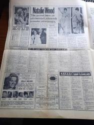 Hürriyet Gazetesi - 22 Haziran 1964 - İsmet Ali Dün Amerika'ya Gitti - Cumhurbaşkanı Cemal Gürsel Başbakan İsmet İnönü'yü Esenboğa Havalimanına Gelerek Uğurladı - Eski EOKA Lideri Grivas Gizlice Kıbrıs'a Gitmiş - Adalet Partisi Seyfi Kurt Ekim Üzerinde Israr Edince Başbakan İsmet İnönü Amerika'ya Muhalefet Temsilcisi Götürmedi - Metin Toker Paris'ten Bildiriliyor İsmet İnönü De Gaulle Görüşmesi Kıbrıs Konusunda Bir Merhale Olacak - Sel Van'da 2 Köyü Haritada Sildi 12 Kişi Boğuldu - Babalar Gününde Anneler Konuştu - Spor Toto Neticeleri - Padişah Vahdettin'in Polis Müdürü Hasan Tahsin İşkora Geri Geldi - Bir Hayal Uğruna Aşk Ve Macera Romanı Çizen Faruk Geç -  Bizimkiler Yazan Kemal Bisalman  Çizen Sezgin Burak - Ayrılık Yılları Aşk Romanı Yazan Denise Robins - Natalie Wood Soyunmaktan Çekinmez Fotoğraf - Şehir Meclisin Üyesi Mühendis Faruk Ilgaz'ın 60 Bin Liraya Yaptırdığı Köprüden 20 Bin Kadıköylü İstifade Edecek - Can Bartu Fenerbahçeli Seyircilerime Kendimi Göstermek İsterim